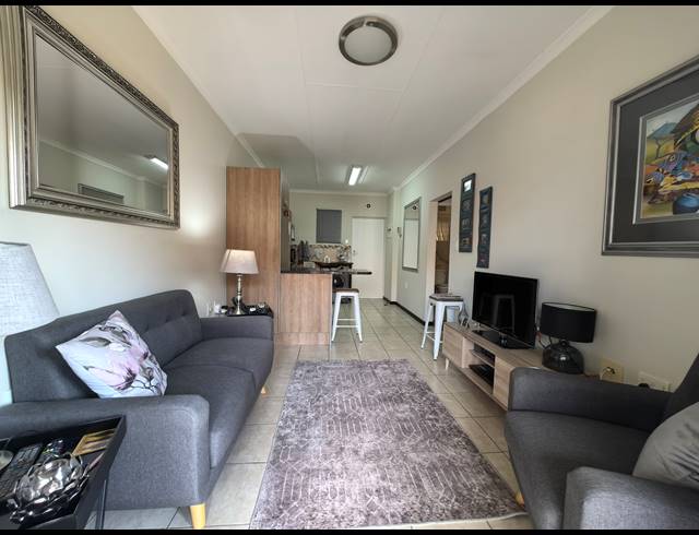 1 BEDROOM TOWNHOUSE FOR SALE IN OLIVEDALE